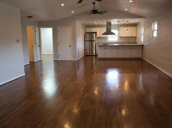 2033 E Main St, Salem, VA 24153