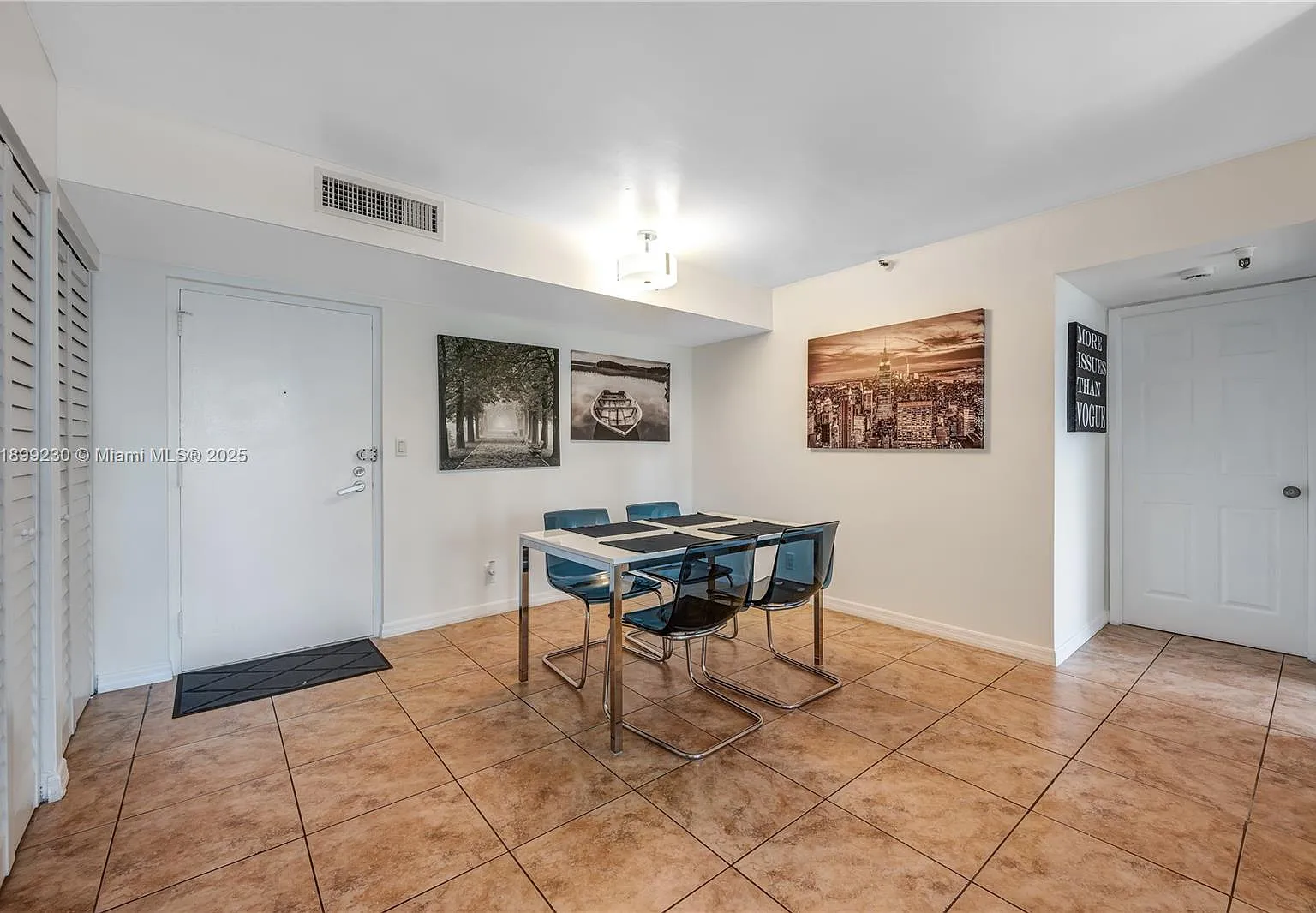 Winston Towers 700 Condo — Photo 4