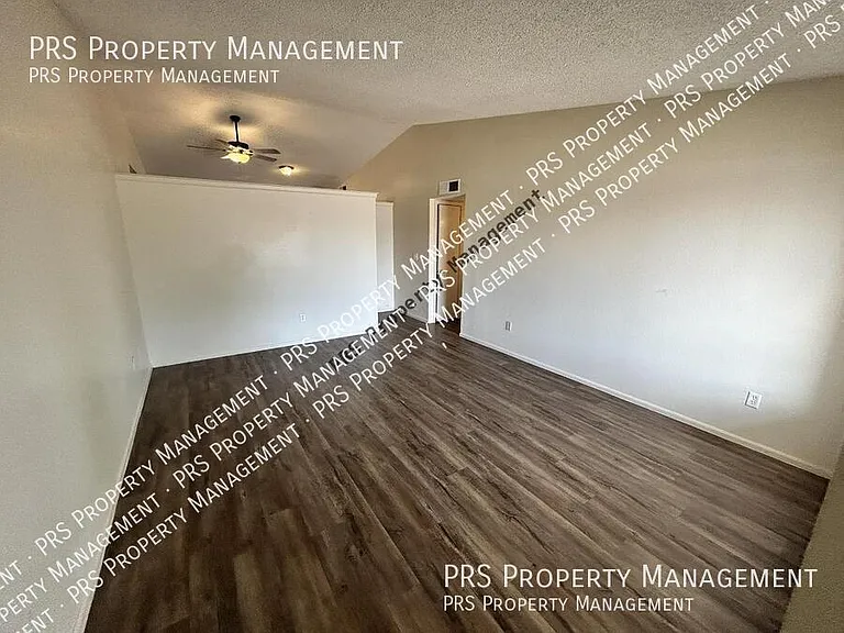 3226 N Sycamore Pl — Photo 7