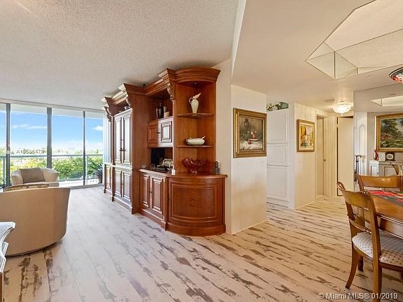 3rd image of 3640 Yacht Club Dr APT 402