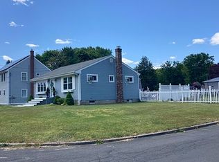 2 Lark St, Waterford, CT 06385