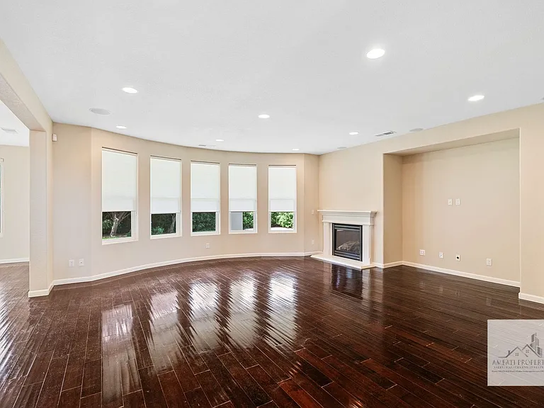 2398 E Prestwick Ave — Photo 4