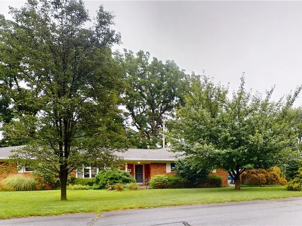 833 Club Dr, Allentown, PA 18103