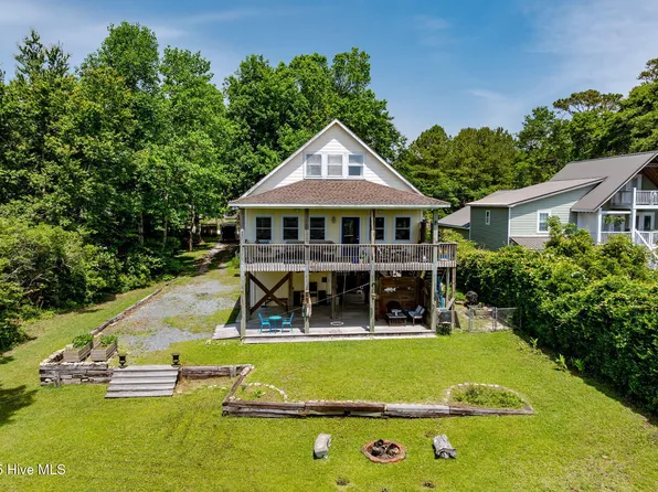 716 Bay Harbor Dr, Hampstead, NC 28443