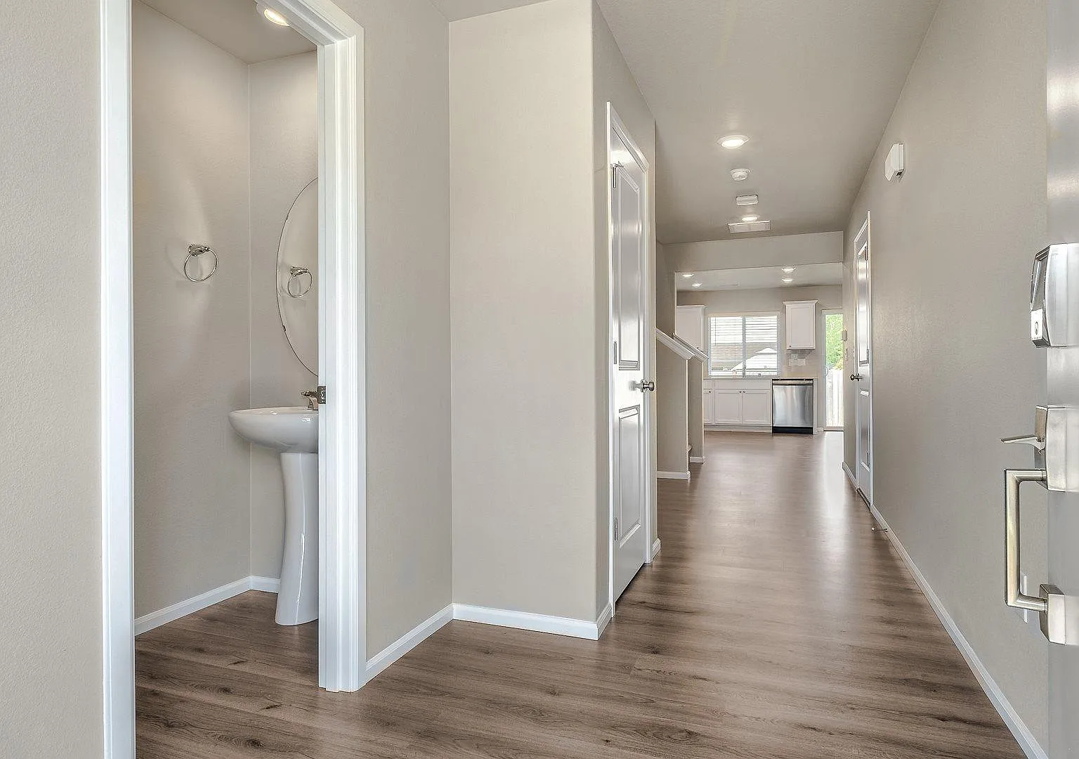 3 bed, 2.5 bath, 1880 sqft, $2,995 — Photo 2
