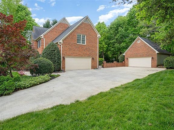 3rd image of 2302 Baytree Dr