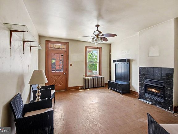 3rd image of 239 Hall St