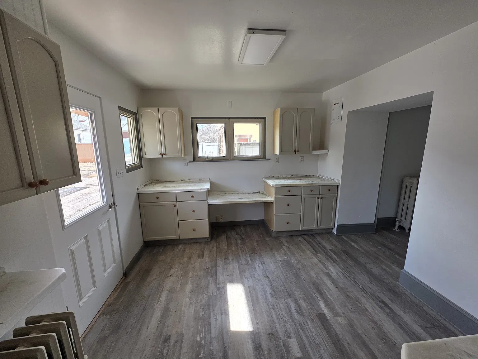5 bed, 3375 sqft, $2,500 — Photo 3