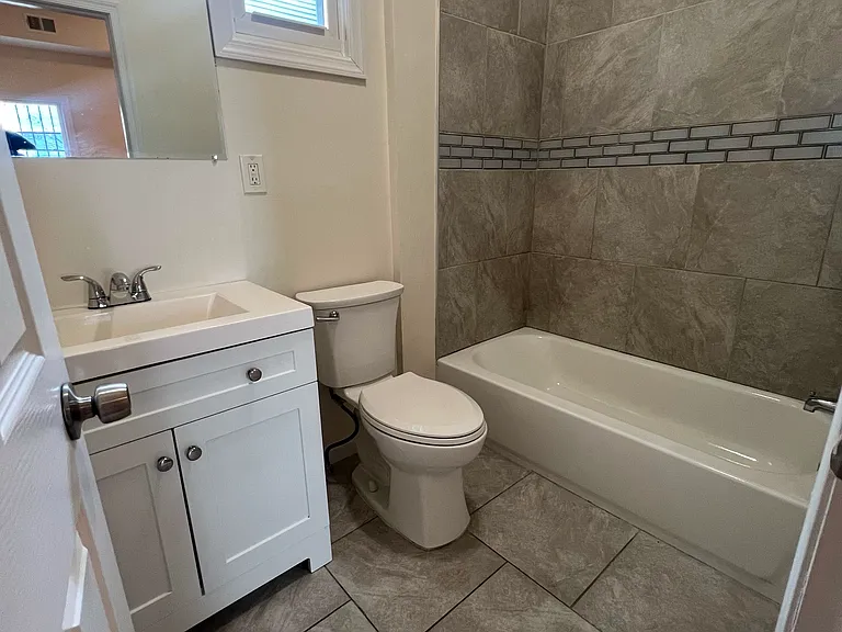 828 S 15th St #2L — Photo 4