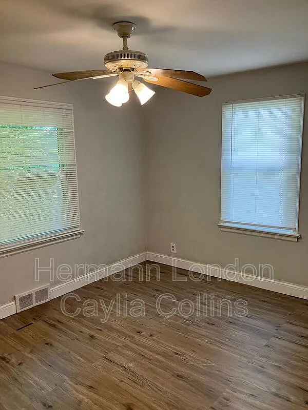 3 bed, 1.0 bath, 912 sqft, $1,375 — Photo 4