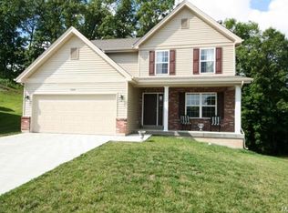 900 San Luis Dr, Fenton, MO 63026