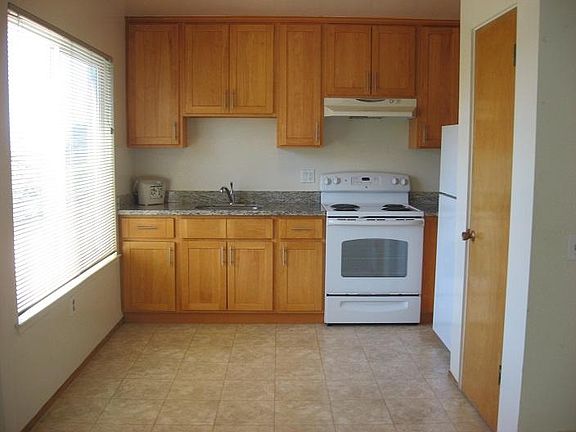3rd image of 112 Locksley Ave APT 3