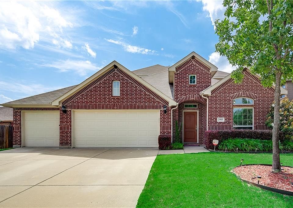 1st image of 2905 Blue Heron Dr