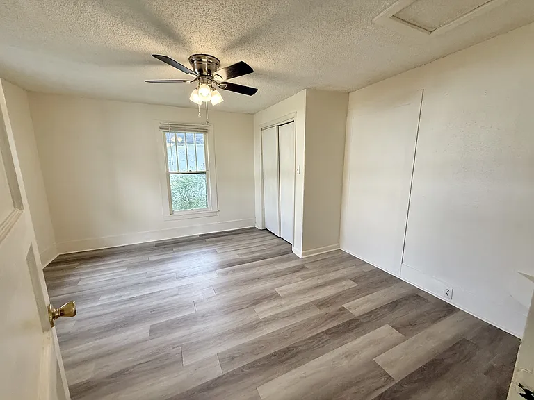 305 Beard St — Photo 12