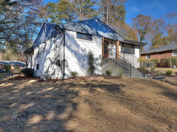 2nd image of 1069 Oakview Dr SE