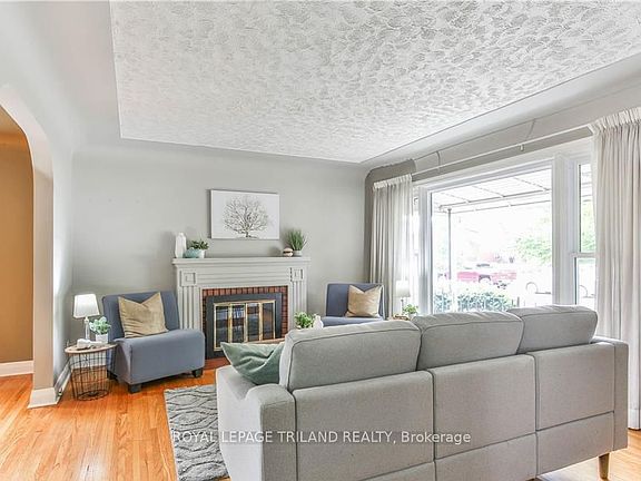 4th image of 28 Beattie Ave