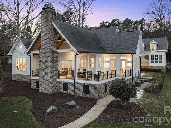 3rd image of 879 Kemp Rd