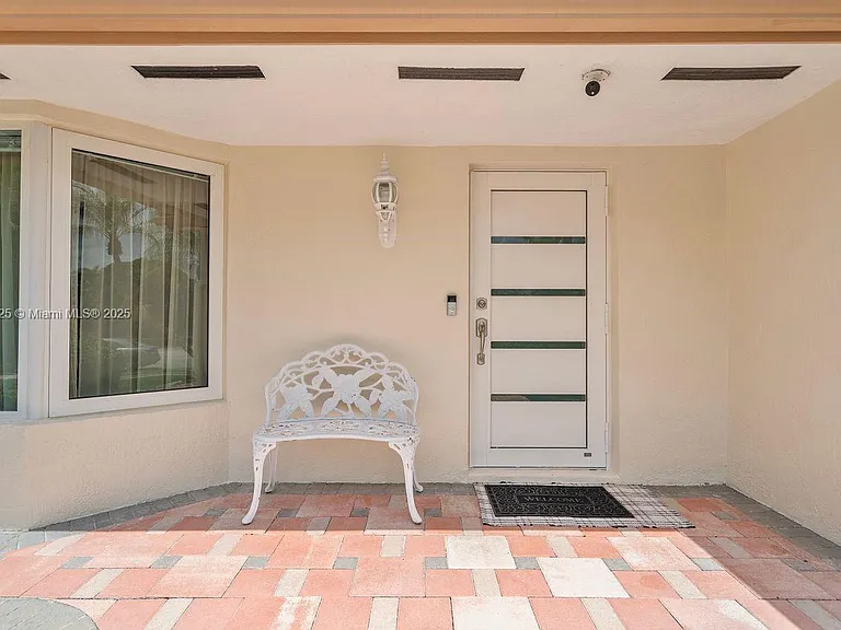 10321 SW 98th St — Photo 2
