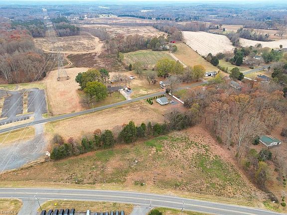 3rd image of 1885 Old Mountain Rd
