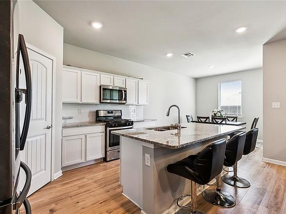 2nd image of 1833 E Lakeshore Landing Dr