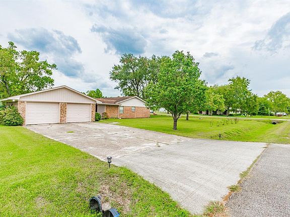 3rd image of 3914 Meadowlark Way