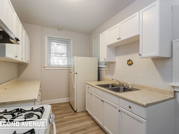 3rd image of 2831 McKinley Ave #2