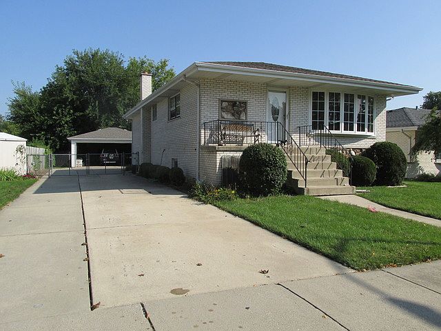 1st image of 5754 W 101st St