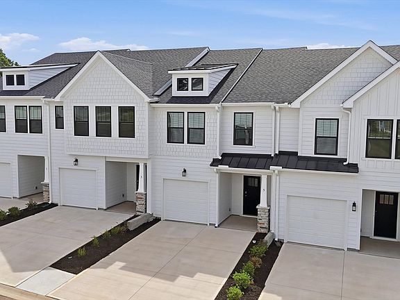 Memorable first impression with elegant exterior design and exceptional materials at the Gresham Sta