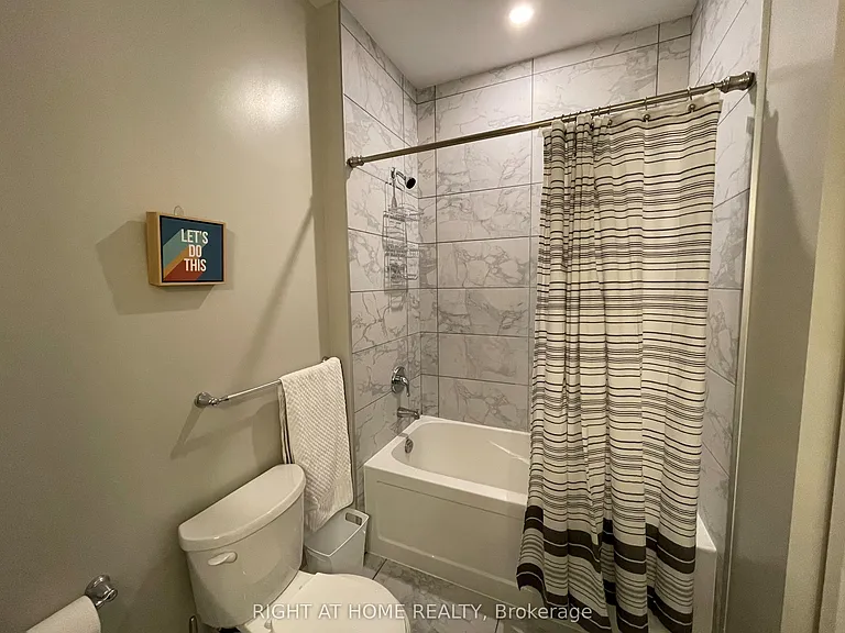 118 King St E #1015 — Photo 23