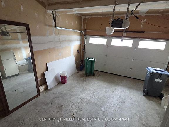 3rd image of 133 Creditstone Rd