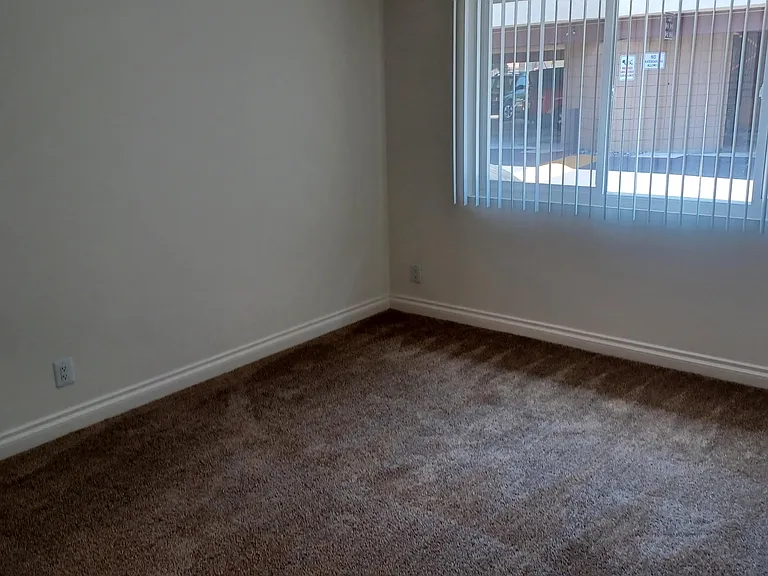 Huntington Garden Apartments — Photo 60