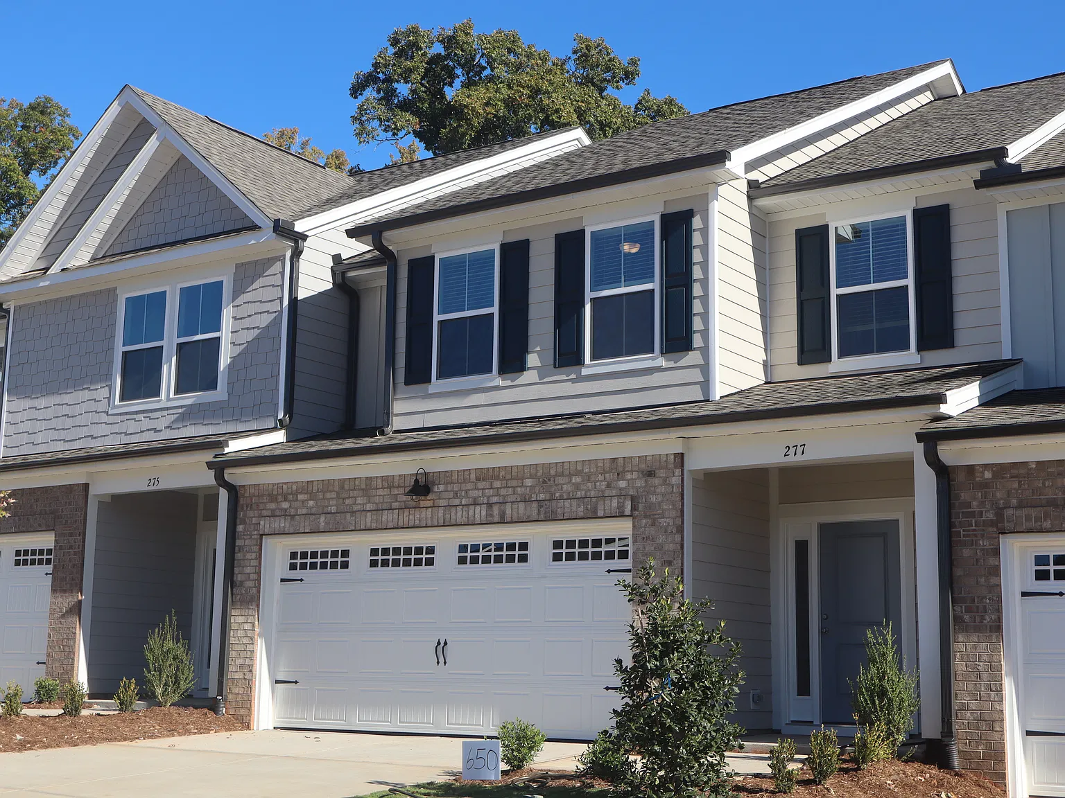 3 bed, 2.5 bath, 1888 sqft, $1,950 — Photo 3