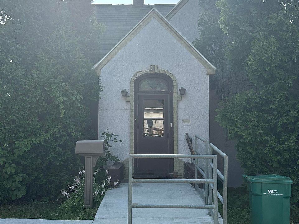 1st image of 21 4th St