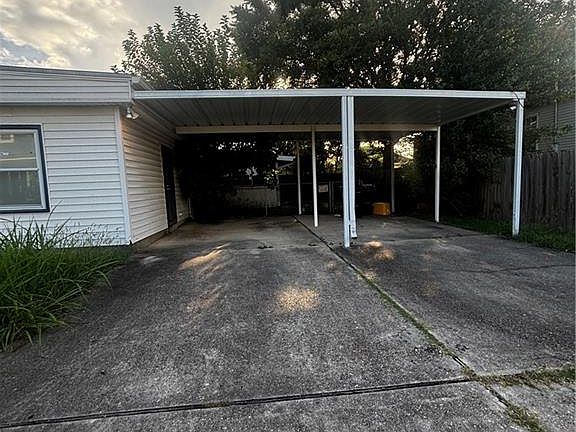 2nd image of 4729 Pineda St