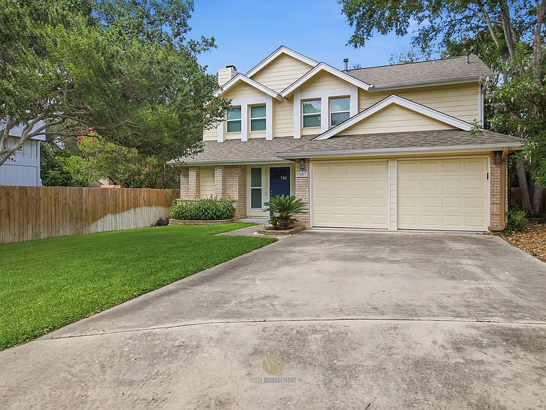 13811 Stone Hollow Dr — Photo 3