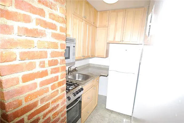 Rented by Buchbinder & Warren | media 12