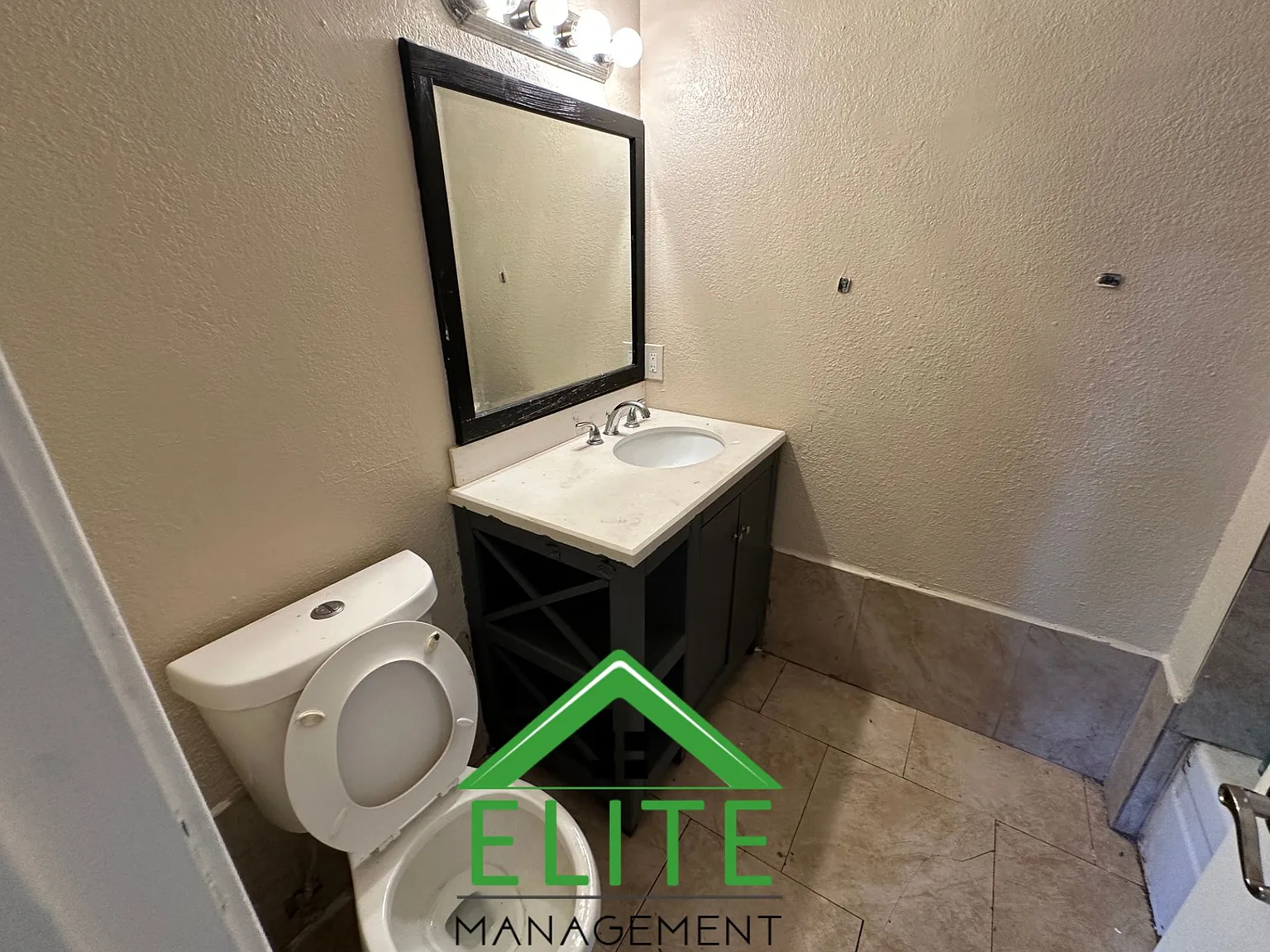 3 bed, 1206 sqft, $2,195 — Photo 1