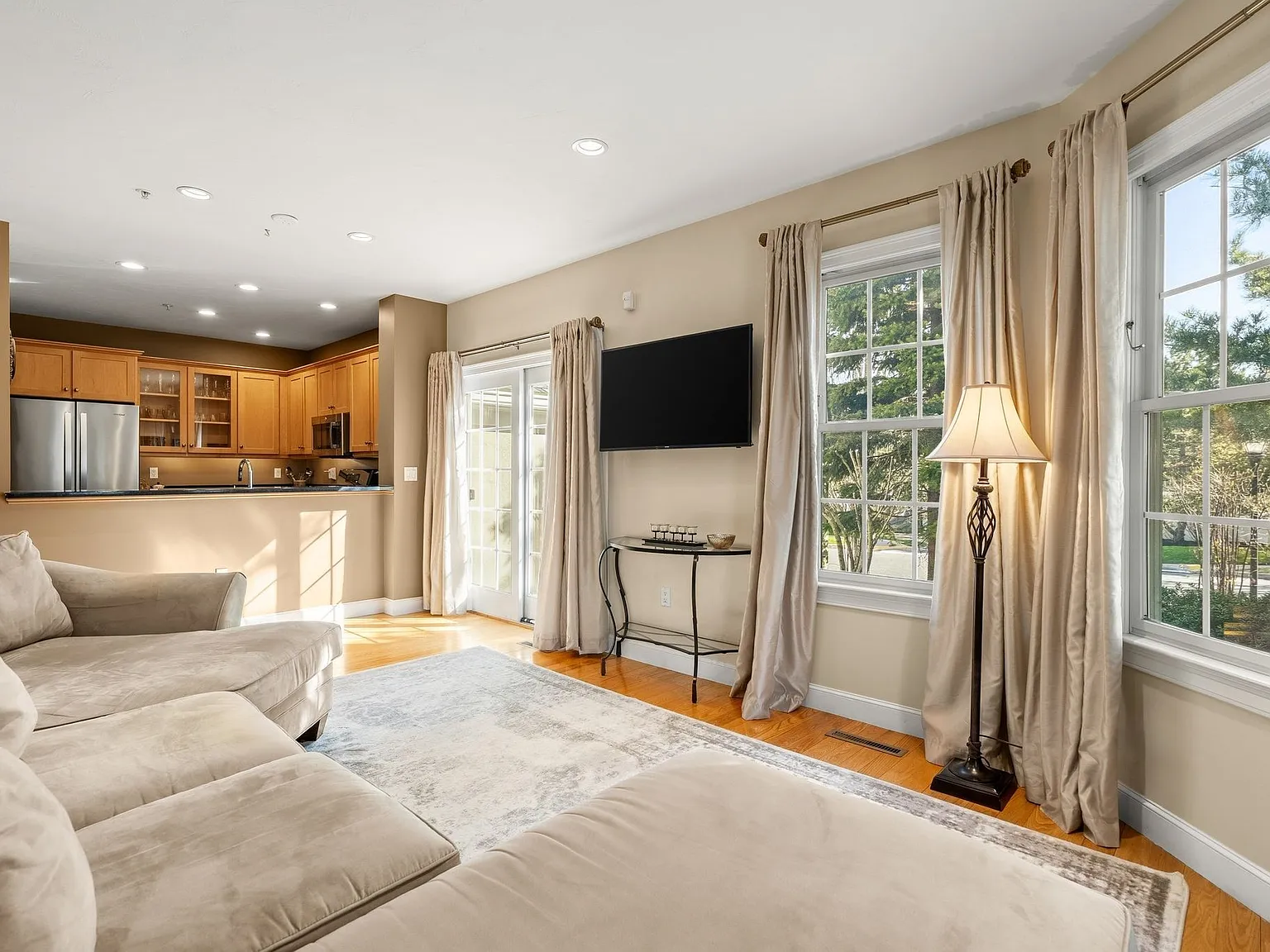 2 bed, 2.5 bath, 1694 sqft, $4,000 — Photo 4