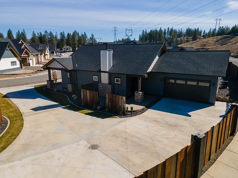 1220 W Spring Ln — Photo 3