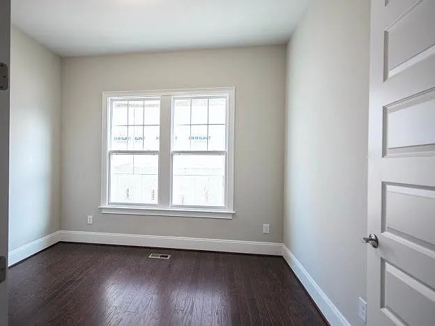 1013 Merrifield Dr — Photo 10