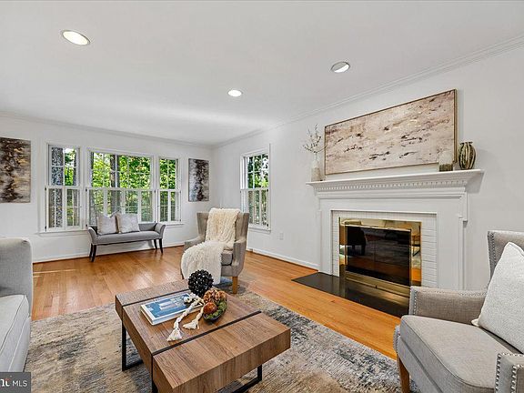 4th image of 9504 Clement Rd