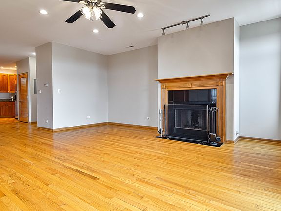 3rd image of 641 E Pershing Ave #301