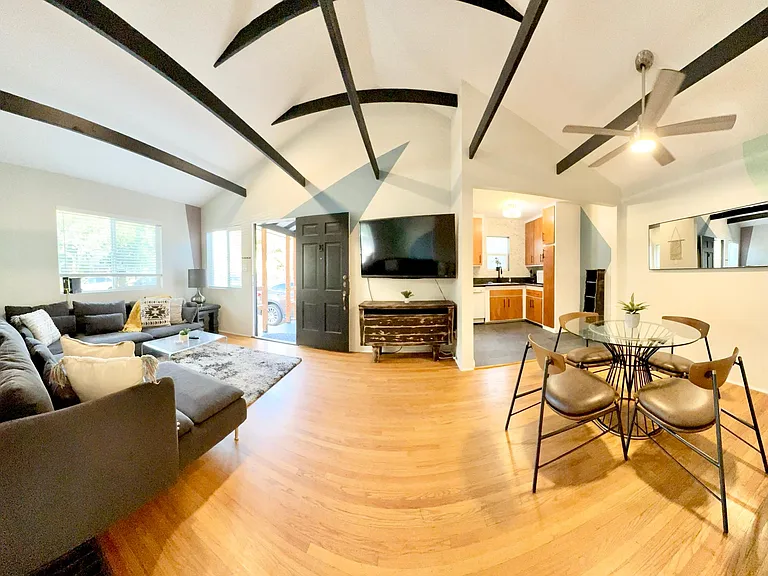 1861 Oliver Ave — Photo 10