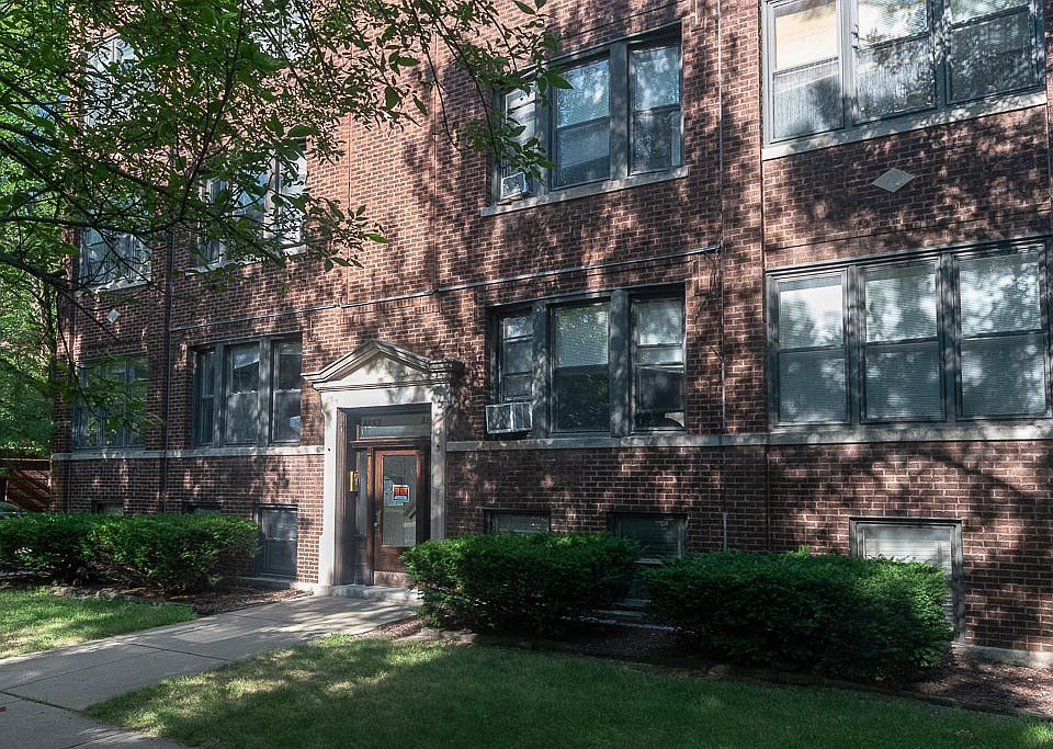 1st image of 4257 N Winchester Ave Unit 4