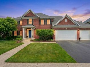 40W612 Blue Lake Cir N, St Charles, IL 60175