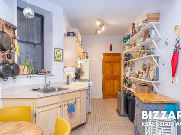 135 West 89th Street image 2 of 23