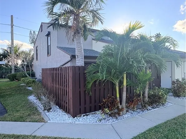 8893 Somerset Blvd, Fort Myers, FL 33919