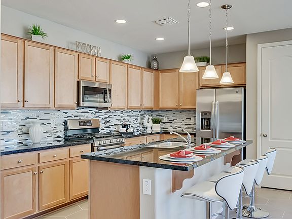 Kitchen with large island
