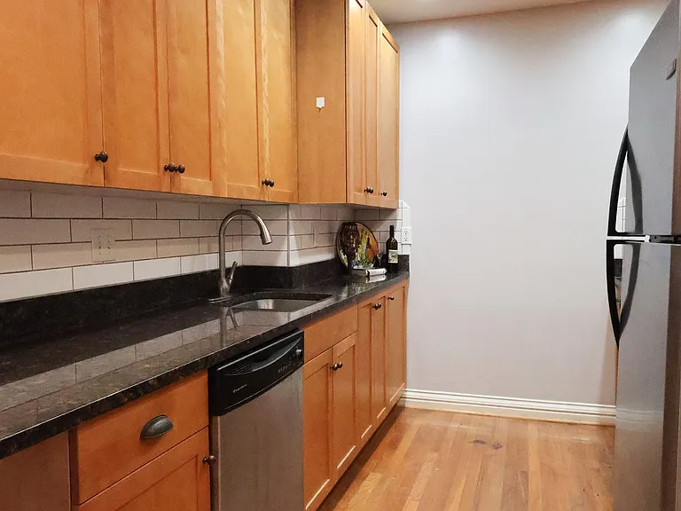 757 Syracuse Ave — Photo 5