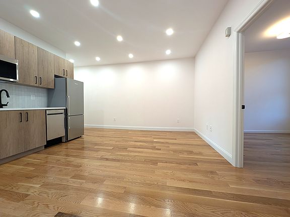5th image of 120 Sullivan St APT 4E